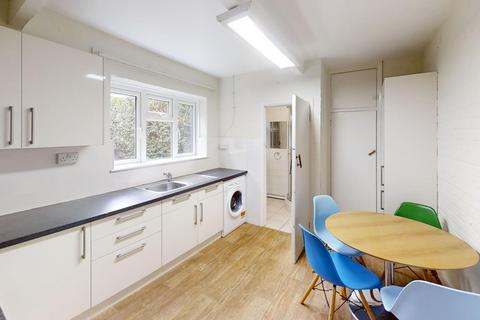 4 bedroom semi-detached house for sale, Raymond Crescent, Guildford, GU2