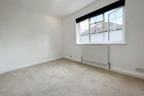 2 bedroom flat to rent, Merrion Avenue, Stanmore, HA7