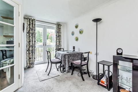 2 bedroom flat for sale, Croydon Road, Caterham, Surrey, CR3