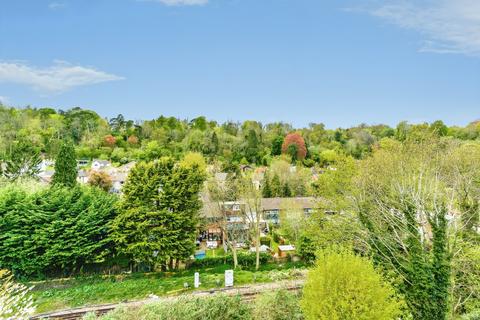 2 bedroom flat for sale, Croydon Road, Caterham, Surrey, CR3