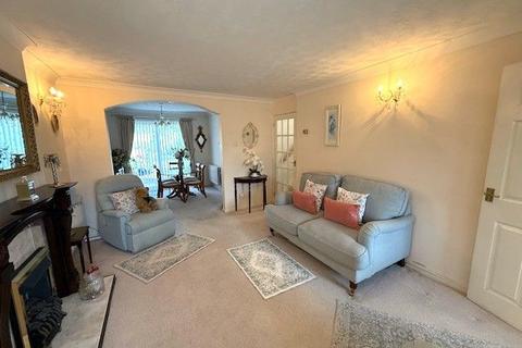 3 bedroom detached house for sale, OAKPITS WAY, RUSHDEN