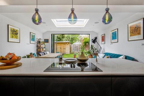 5 bedroom semi-detached house for sale, Gilpin Avenue, London SW14