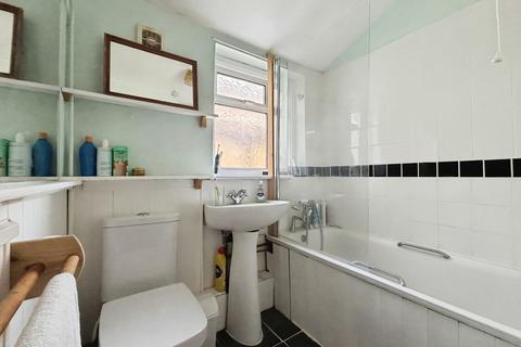 3 bedroom terraced house for sale, Lucas Avenue, London E13