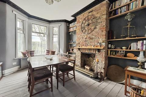 3 bedroom terraced house for sale, Lucas Avenue, London E13