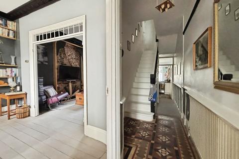 3 bedroom terraced house for sale, Lucas Avenue, London E13