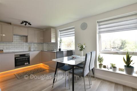 2 bedroom apartment for sale, Ashton Court, London E4