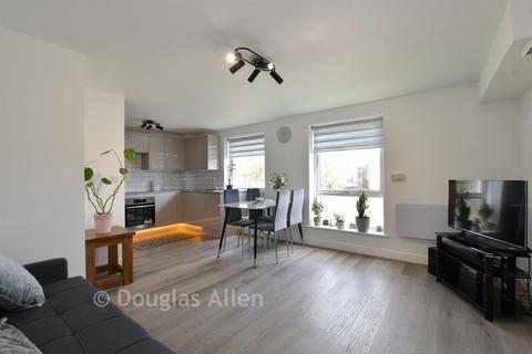 2 bedroom apartment for sale, Ashton Court, London E4