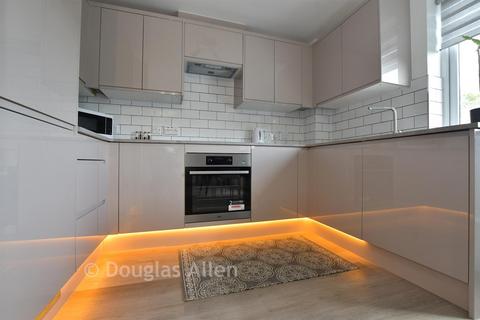 2 bedroom apartment for sale, Ashton Court, London E4