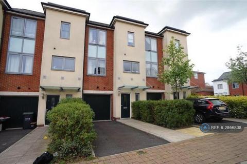 4 bedroom terraced house to rent, Wellesley Corner, Northfleet, Gravesend, DA11