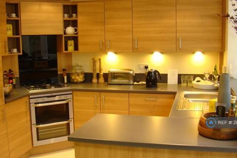 4 bedroom terraced house to rent, Wellesley Corner, Northfleet, Gravesend, DA11