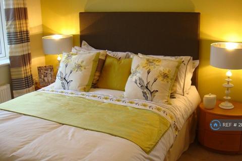4 bedroom terraced house to rent, Wellesley Corner, Northfleet, Gravesend, DA11