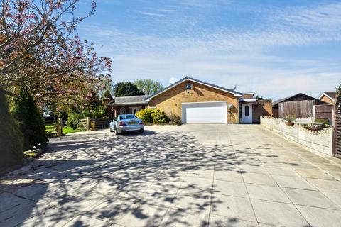 4 bedroom bungalow for sale, Skegness Road, Chapel St. Leonards, PE24