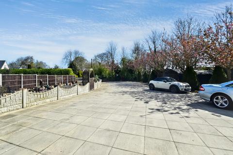 4 bedroom bungalow for sale, Skegness Road, Chapel St. Leonards, PE24