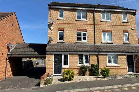 4 bedroom semi-detached house to rent, Nightingale Crescent, Harold Wood