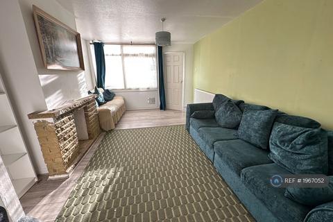 3 bedroom terraced house to rent, Fairwater Drive, Reading, RG5
