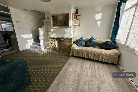 3 bedroom terraced house to rent, Fairwater Drive, Reading, RG5