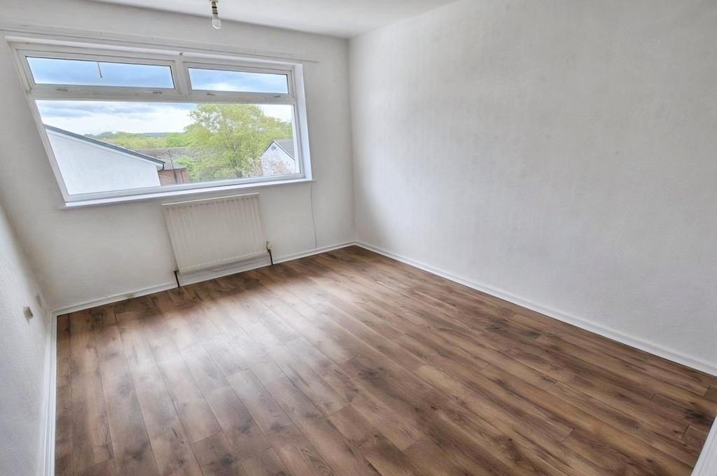 House in Newcastle upon Tyne, Blakelaw, Denton Burn - More