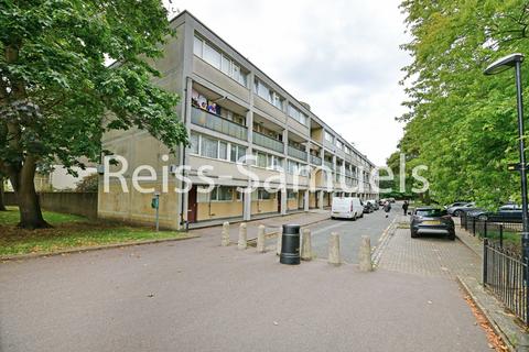 4 bedroom maisonette to rent, Dorset Road, Oval, London SW8