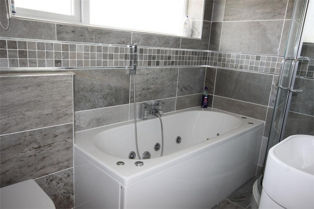 Manor Road, Marston Moretaine 3 bed detached house £229,995