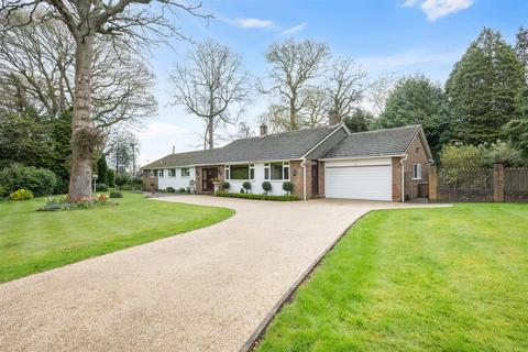 3 bedroom detached bungalow for sale, Glen Close, Kingswood Warren Estate