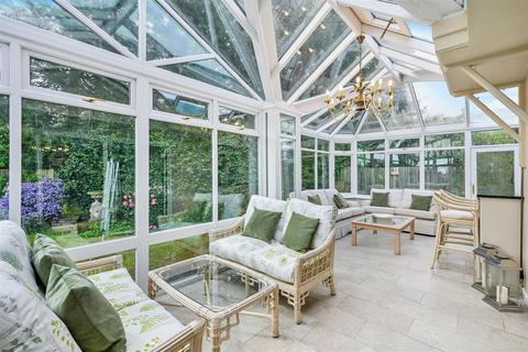 3 bedroom detached bungalow for sale, Glen Close, Kingswood Warren Estate