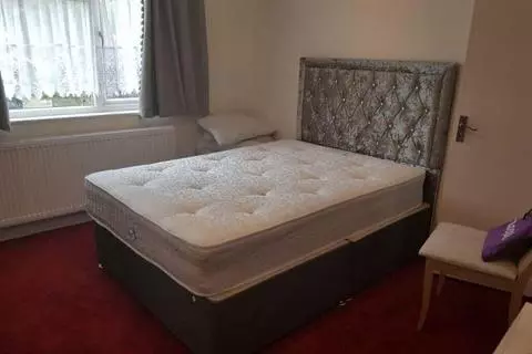 1 bedroom in a house share to rent - View 2