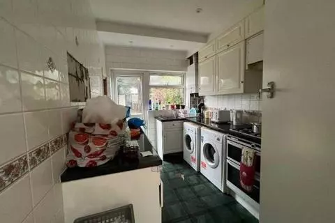 1 bedroom in a house share to rent - View 5
