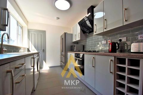 4 bedroom end of terrace house to rent, Derry Avenue, Plymouth PL4