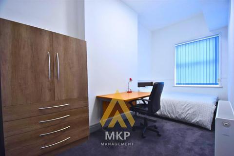 4 bedroom end of terrace house to rent, Derry Avenue, Plymouth PL4