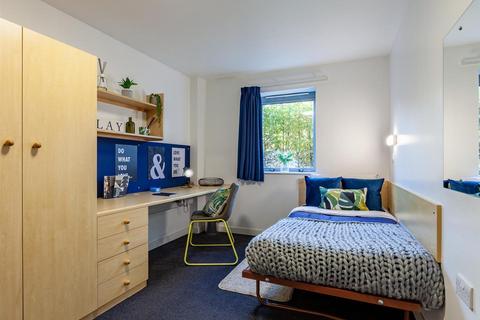 1 bedroom in a flat share to rent, Polhill Avenue, Bedford MK41