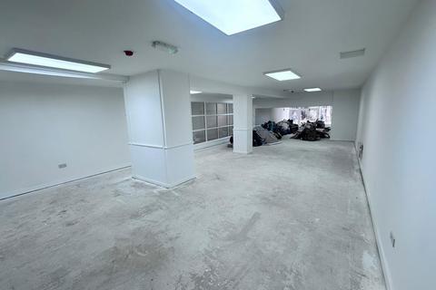 Retail property (high street) to rent, 24 Fore St Bodmin PL31 2HQ