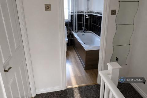 2 bedroom terraced house to rent, Stern Close, Barking, IG11