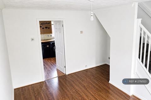 2 bedroom terraced house to rent, Stern Close, Barking, IG11