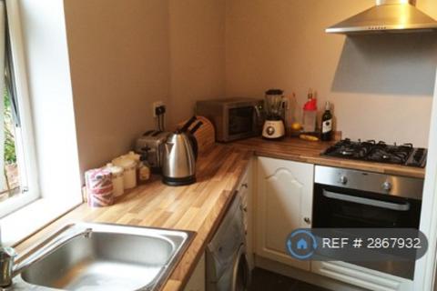 2 bedroom flat to rent, Hale Road, Altrincham, WA15