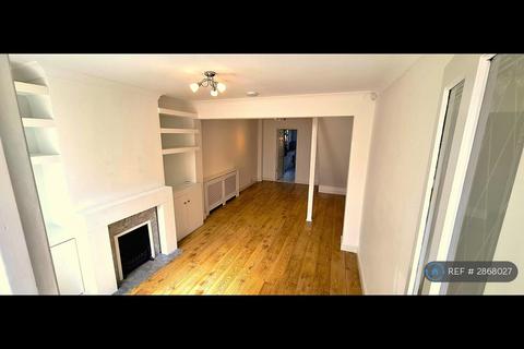 2 bedroom terraced house to rent, East Road, Welling, DA16