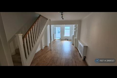 2 bedroom terraced house to rent, East Road, Welling, DA16
