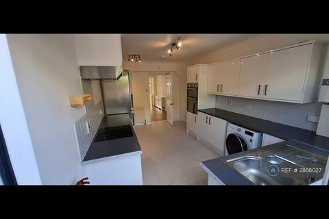 2 bedroom terraced house to rent, East Road, Welling, DA16