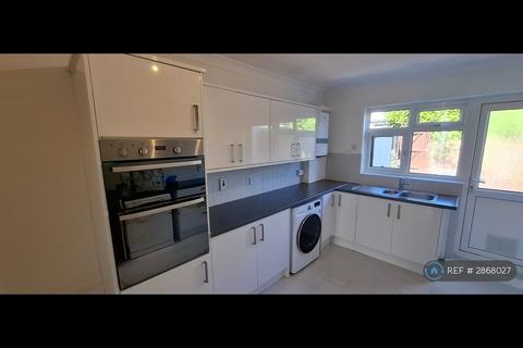 2 bedroom terraced house to rent, East Road, Welling, DA16