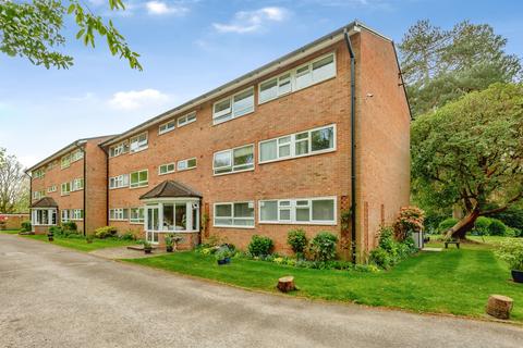 2 bedroom apartment for sale, Wray Common Road, Reigate