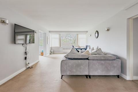 2 bedroom apartment for sale, Wray Common Road, Reigate