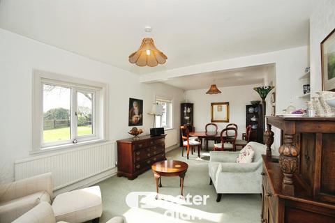 4 bedroom detached house for sale, Monmouth Road, Raglan, Usk