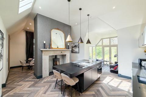 5 bedroom character property for sale, Blackmoorfoot, Linthwaite, Huddersfield, West Yorkshire, HD7 5TR