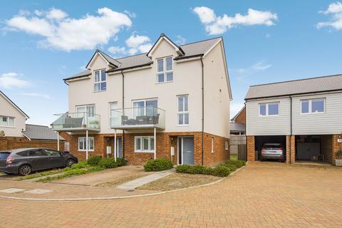 4 bedroom semi-detached house for sale, Elsanta Close, Tunbridge Wells