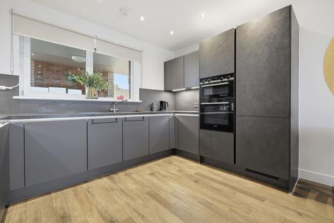 2 bedroom flat for sale, Auckland Road, London E10