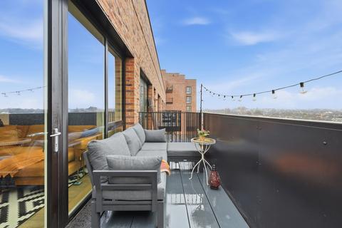 2 bedroom flat for sale, Auckland Road, London E10