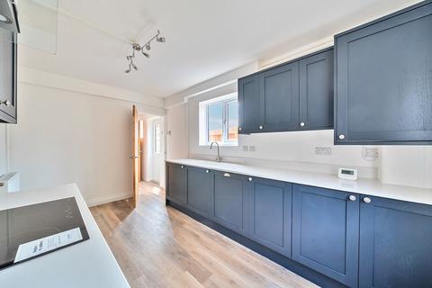 2 bedroom end of terrace house to rent, Cavalry Crescent Windsor SL4