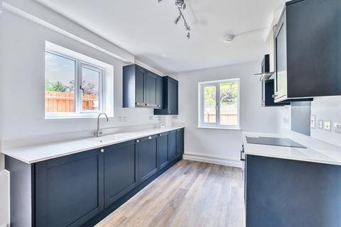 2 bedroom end of terrace house to rent, Cavalry Crescent Windsor SL4