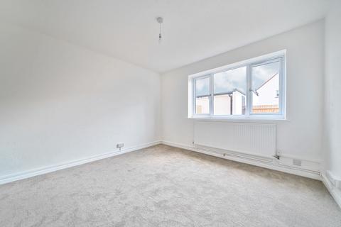 2 bedroom end of terrace house to rent, Cavalry Crescent Windsor SL4