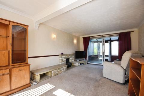 3 bedroom terraced house for sale, Chestnut Walk, Witham