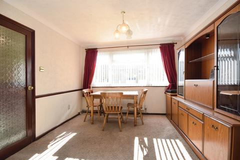 3 bedroom terraced house for sale, Chestnut Walk, Witham